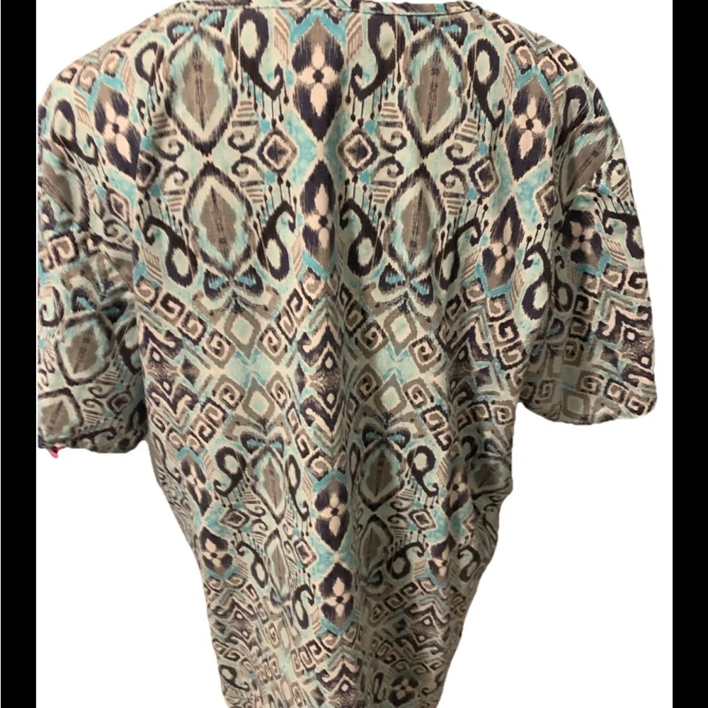 UA Scrubs Geometric Blue and Cream Blouse - Picture 3 of 4